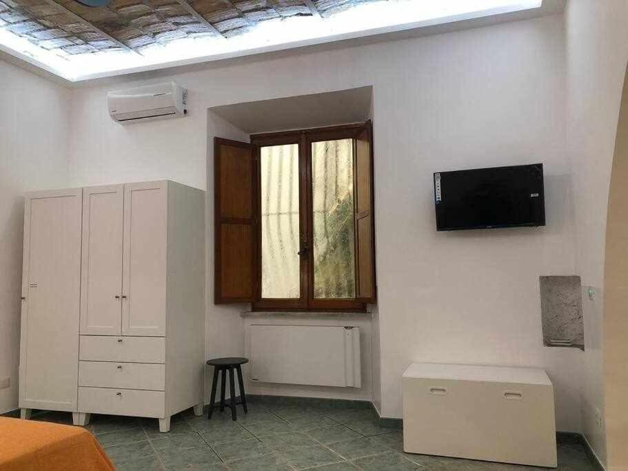 Rhome Away Tittoni Rom